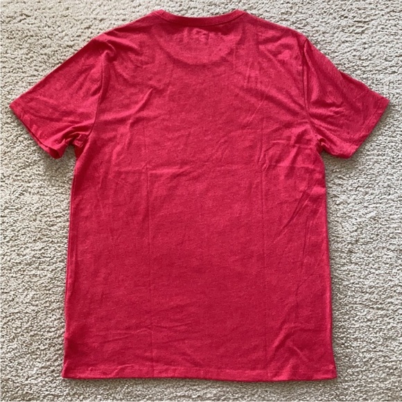 Men’s Old Navy Peanuts Holiday Tee - Picture 5 of 5